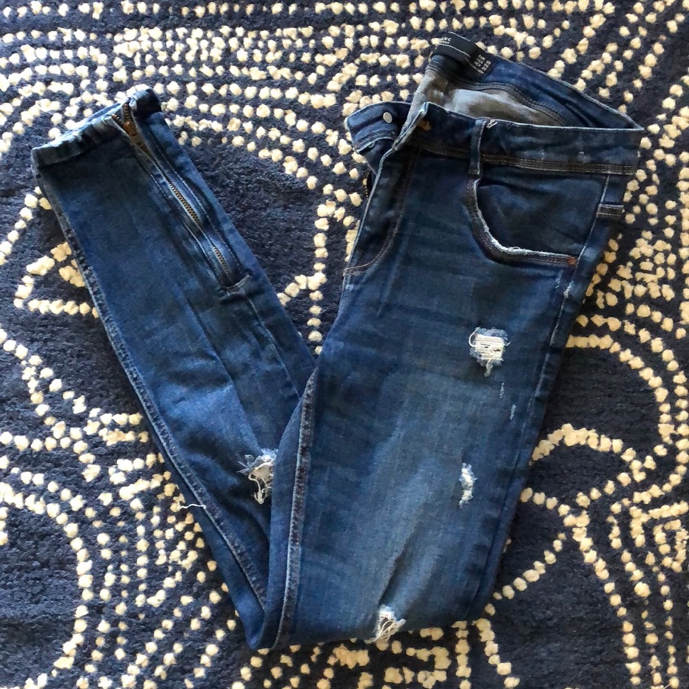 Zara distressed skinny ankle zip jeans